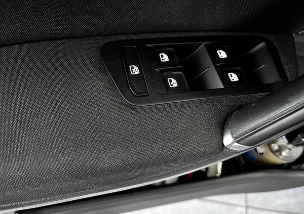 Volkswagen Golf cena 54000 przebieg: 220000, rok produkcji 2017 z Więcbork małe 529